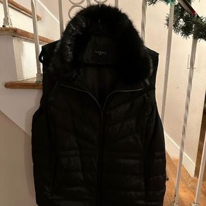 Women’s Talbots puffer vest with faux fur collar
